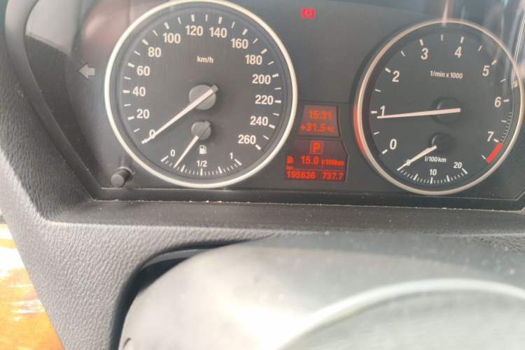 Used BMW X5 2011 xDrive35i Leading Model Odometer Close Up