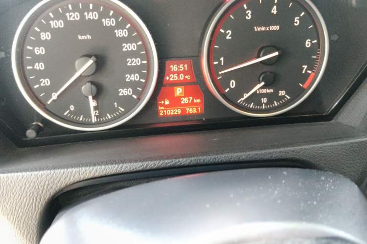 Used BMW X5 2011 xDrive35i Leading Model Odometer Close Up