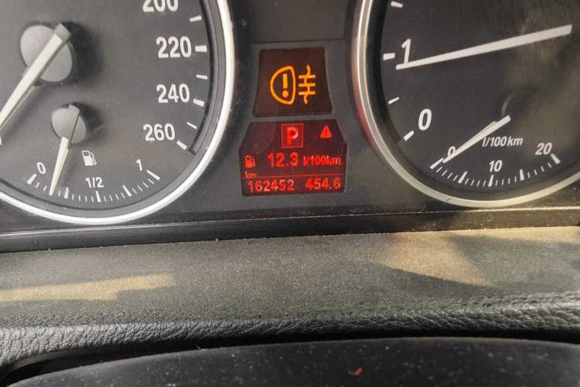 Used BMW X5 2011 xDrive35i Leading Model Odometer Close Up