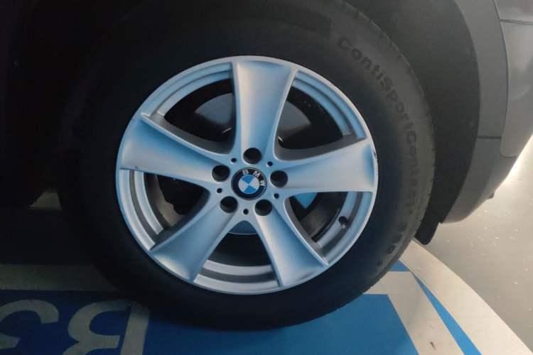Used BMW X5 2011 xDrive35i Leading Model Right Front Wheel Hub