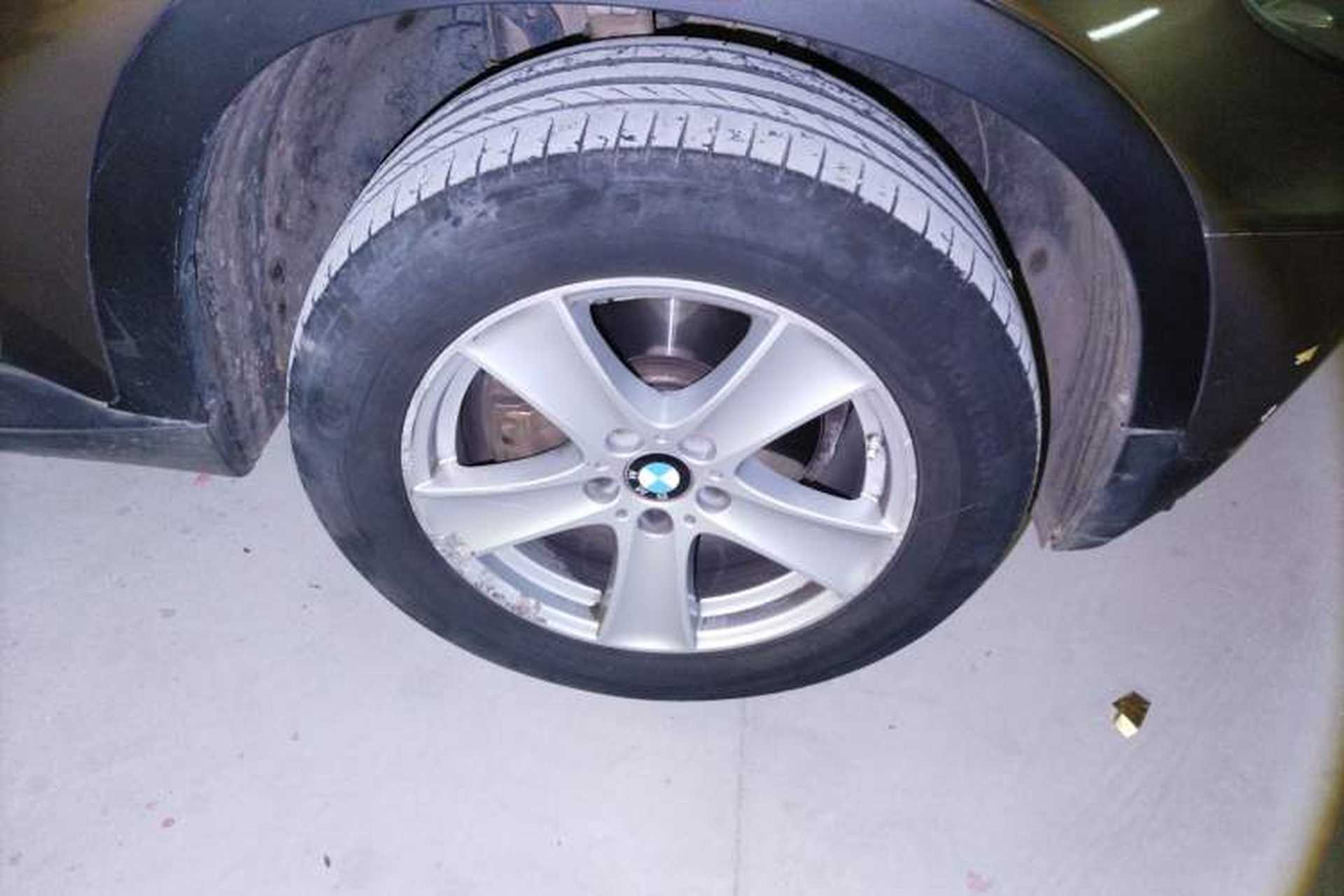 Used BMW X5 2011 xDrive35i Leading Model Right Front Wheel Hub