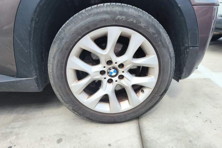 Used BMW X5 2011 xDrive35i Luxury Model Right Front Wheel Hub