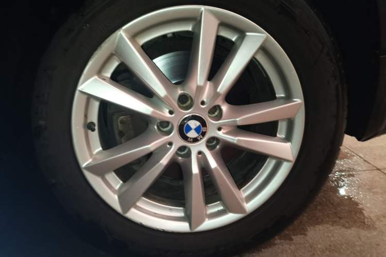 Used BMW X5 2011 xDrive35i Leading Model Right Front Wheel Hub
