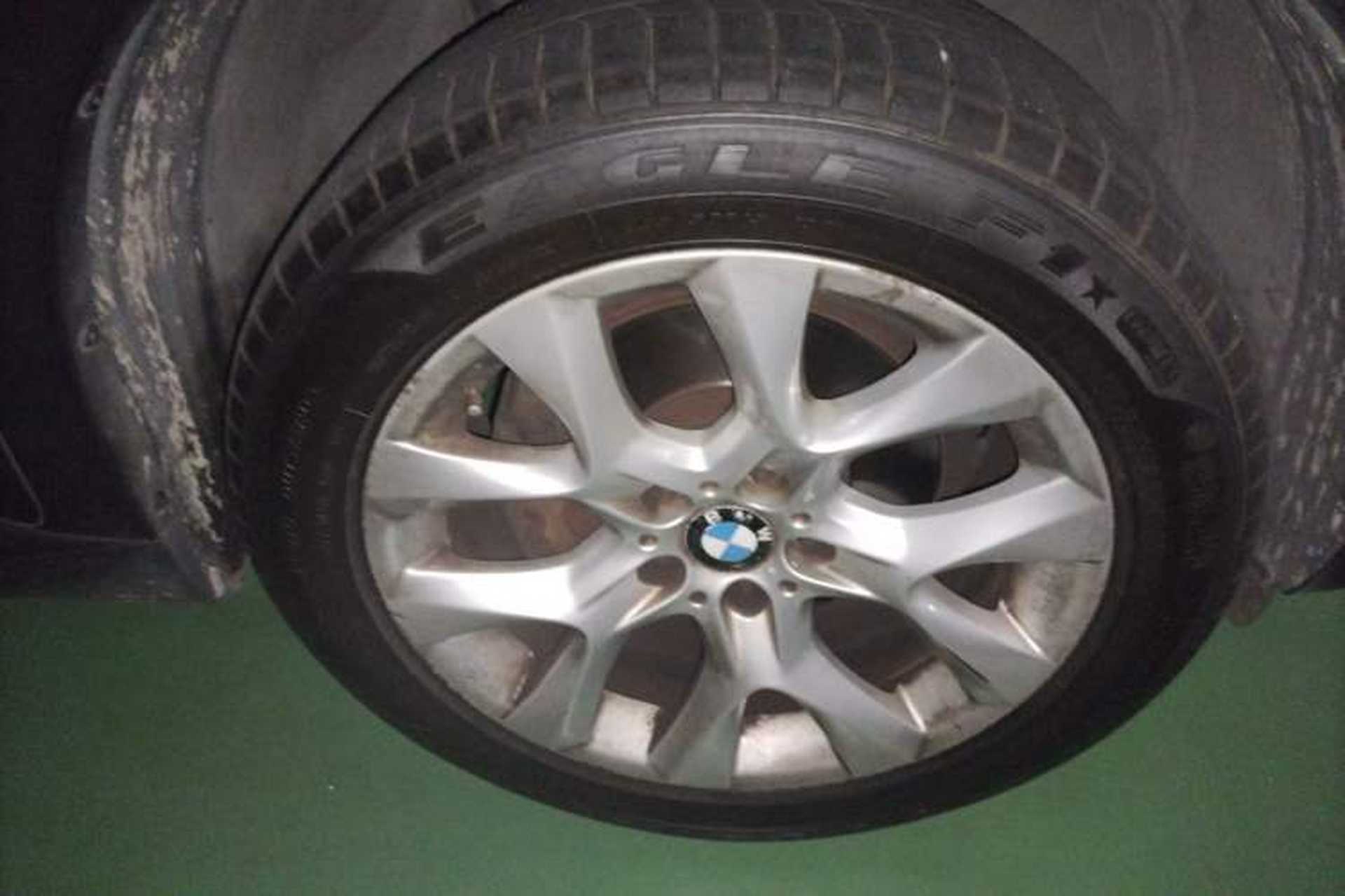 Used BMW X5 2011 xDrive35i U.S. specification Right Front Wheel Hub