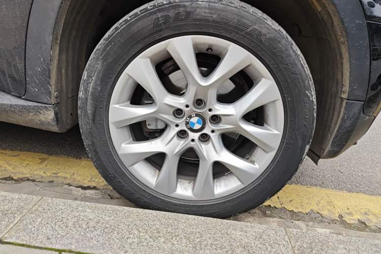 Used BMW X5 2011 xDrive35i Leading Model Right Front Wheel Hub