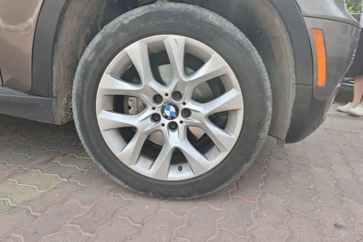 Used BMW X5 2011 xDrive35i Luxury Edition Right Front Wheel Hub