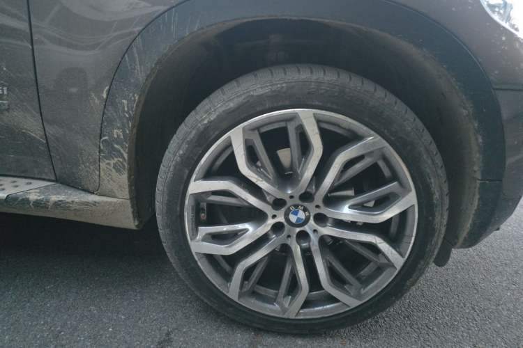 Used BMW X5 2011 xDrive35i Leading Model Right Front Wheel Hub