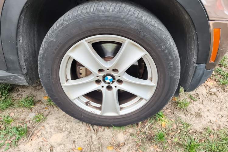 Used BMW X5 2011 xDrive35i Leading Model Right Front Wheel Hub