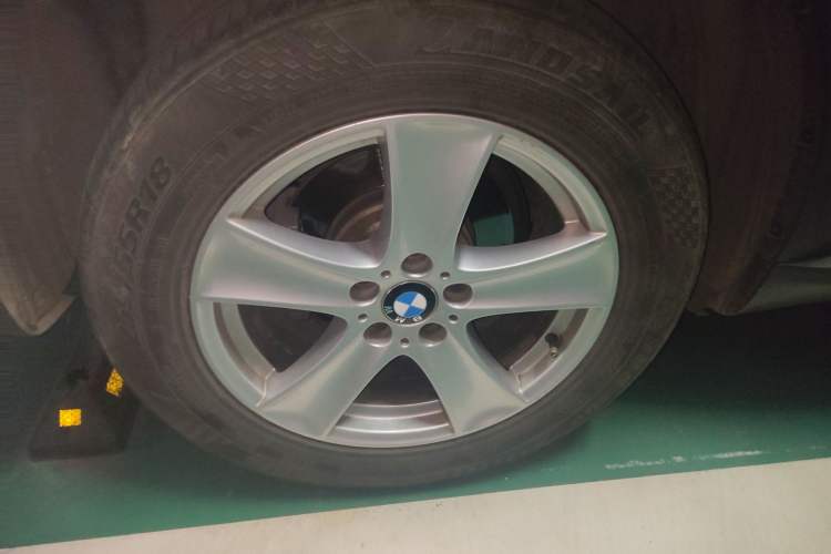 Used BMW X5 2011 xDrive35i Leading Model Right Front Wheel Hub