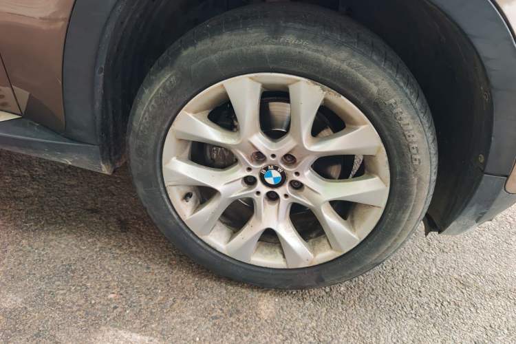 Used BMW X5 2011 xDrive35i Luxury Model Right Front Wheel Hub