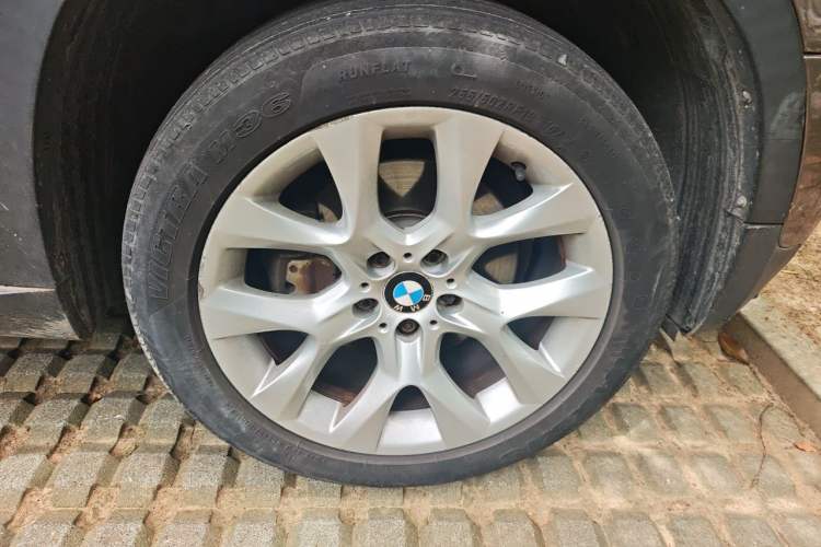 Used BMW X5 2011 xDrive35i Luxury Edition Right Front Wheel Hub