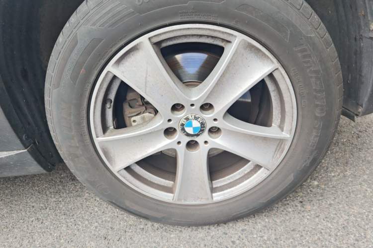 Used BMW X5 2011 xDrive35i Leading Model Right Front Wheel Hub