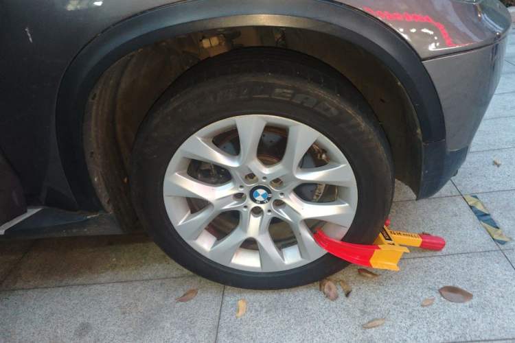 Used BMW X5 2011 xDrive35i Leading Model Right Front Wheel Hub