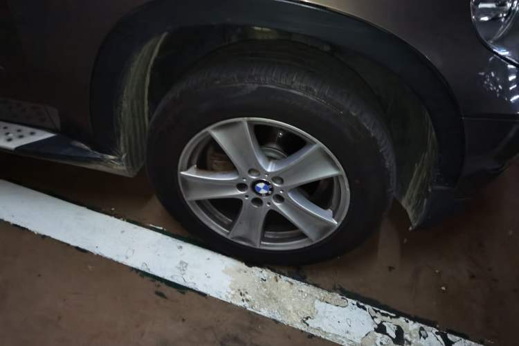 Used BMW X5 2011 xDrive35i Leading Model Right Front Wheel Hub