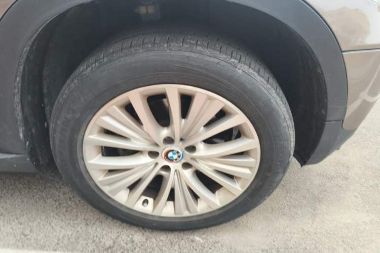 Used BMW X5 2011 xDrive35i Leading Model Right Front Wheel Hub