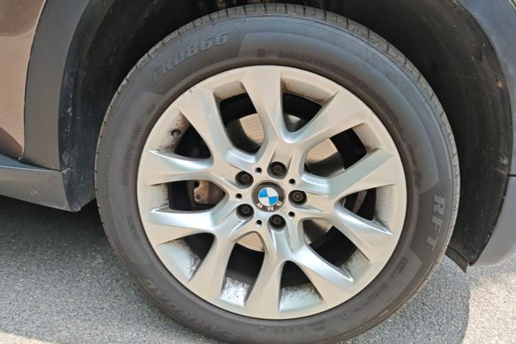 Used BMW X5 2011 xDrive35i Luxury Model Right Front Wheel Hub