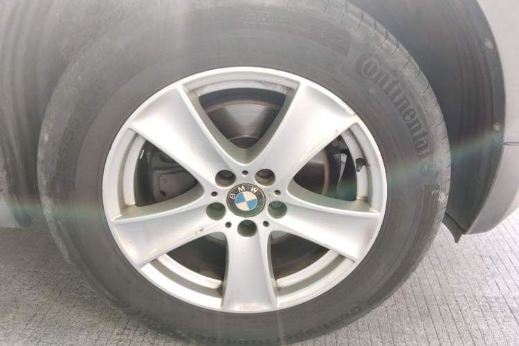 Used BMW X5 2011 xDrive35i Leading Model Right Front Wheel Hub