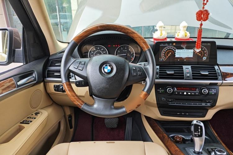 Used BMW X5 2011 xDrive35i Leading Model Steering Wheel