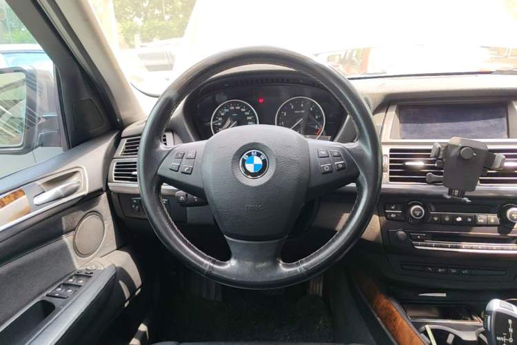 Used BMW X5 2011 xDrive35i Leading Model Steering Wheel
