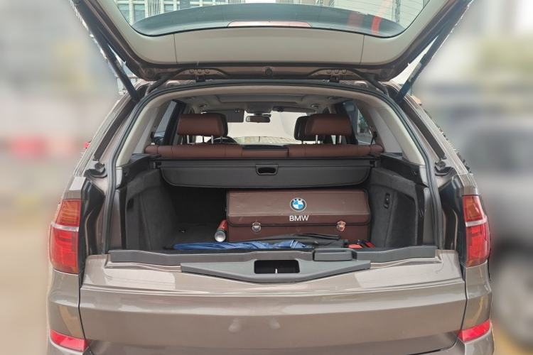 Used BMW X5 2011 xDrive35i Leading Model Trunk