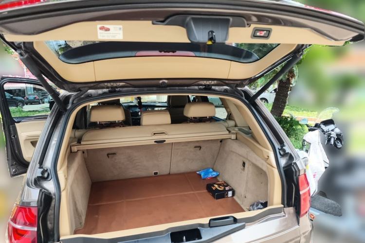 Used BMW X5 2011 xDrive35i Leading Model Trunk