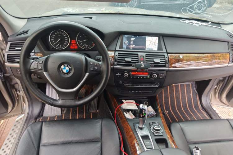 Used BMW X5 2011 xDrive35i Luxury Model Center Console