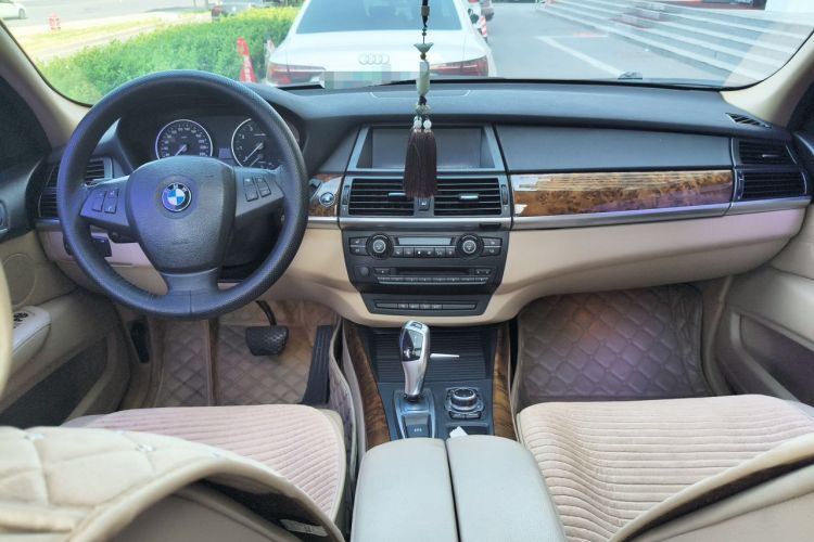 Used BMW X5 2011 xDrive35i Leading Model Center Console