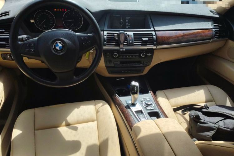 Used BMW X5 2011 xDrive35i Leading Model Center Console