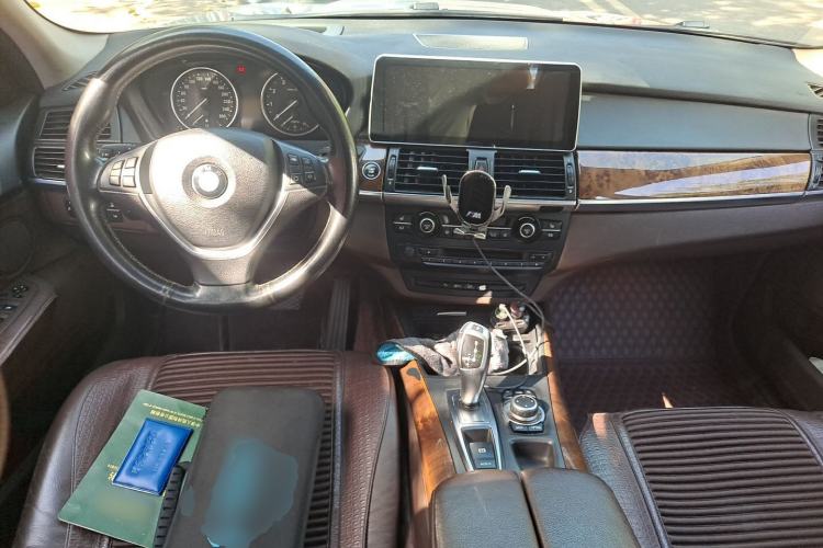 Used BMW X5 2011 xDrive35i Leading Model Center Console