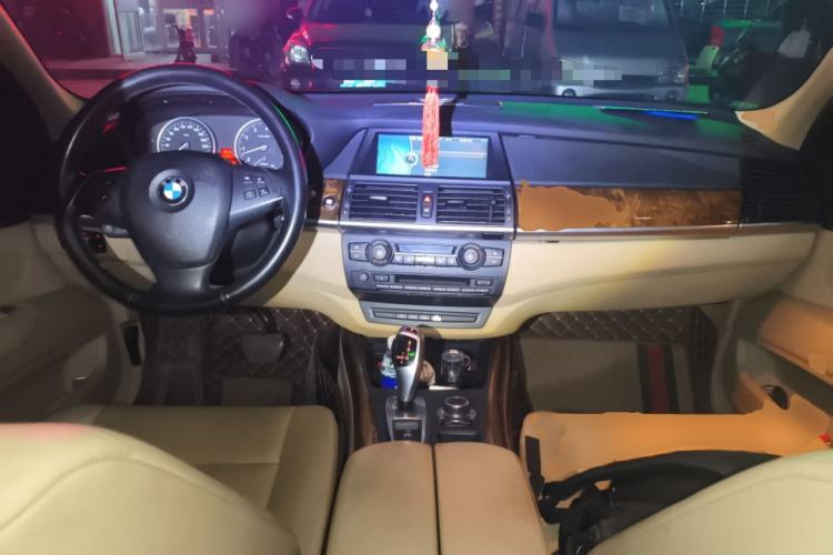 Used BMW X5 2011 xDrive35i Leading Model Center Console