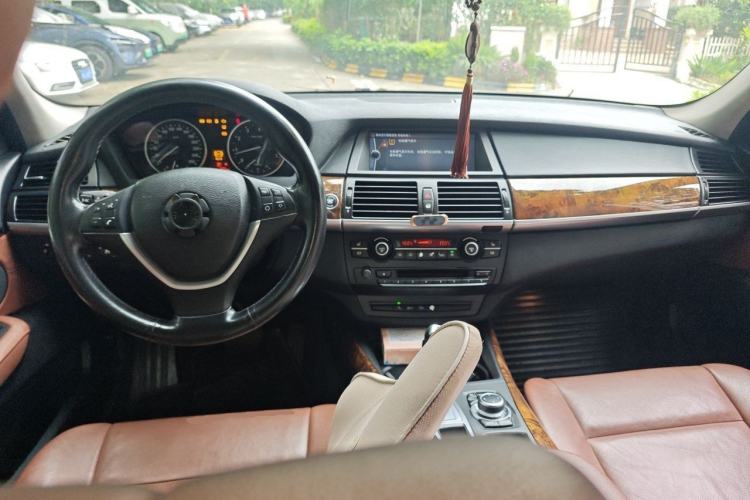 Used BMW X5 2011 xDrive35i Luxury Model Center Console