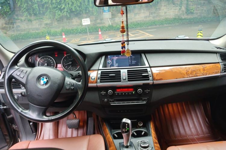 Used BMW X5 2011 xDrive35i Leading Model Center Console