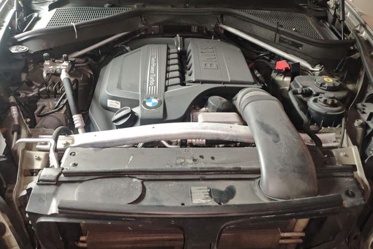 Used BMW X5 2011 xDrive35i Luxury Edition Engine Bay