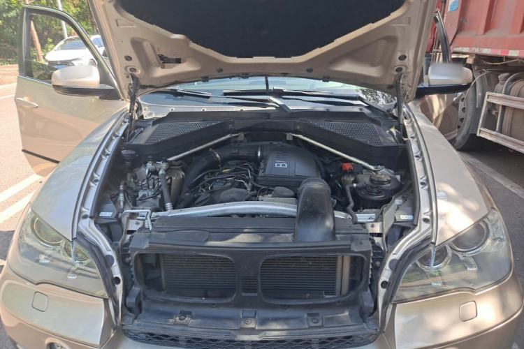Used BMW X5 2011 xDrive35i Leading Model Engine Bay