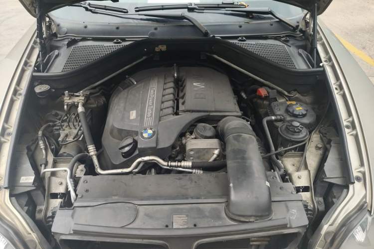 Used BMW X5 2011 xDrive35i Leading Model Engine Bay