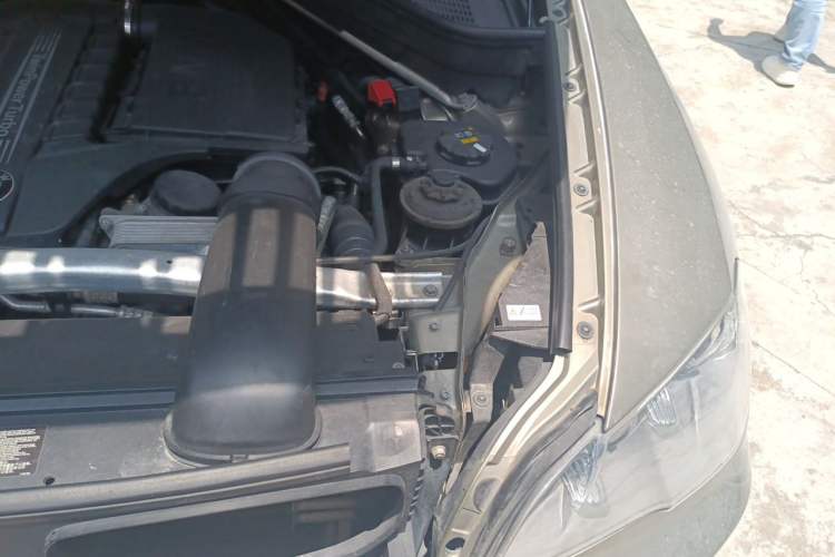 Used BMW X5 2011 xDrive35i Leading Model Engine Bay Left