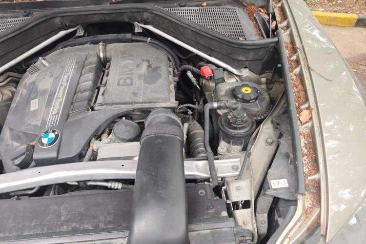 Used BMW X5 2011 xDrive35i Luxury Model Engine Bay Left