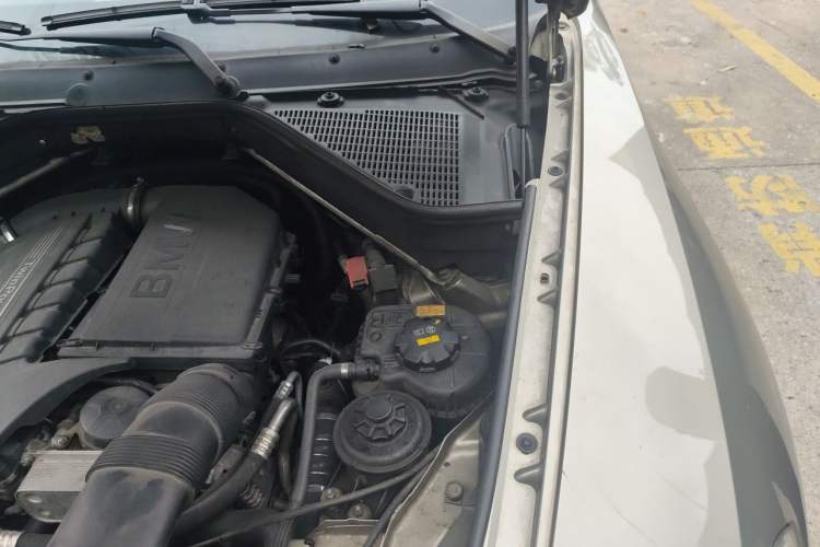 Used BMW X5 2011 xDrive35i Leading Model Engine Bay Left