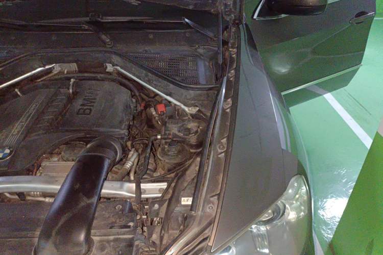 Used BMW X5 2011 xDrive35i Leading Model Engine Bay Left