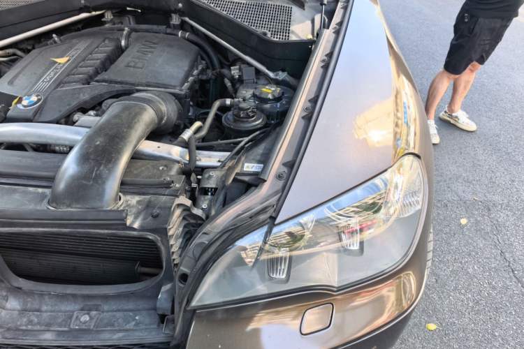 Used BMW X5 2011 xDrive35i U.S. specification Engine Bay Left