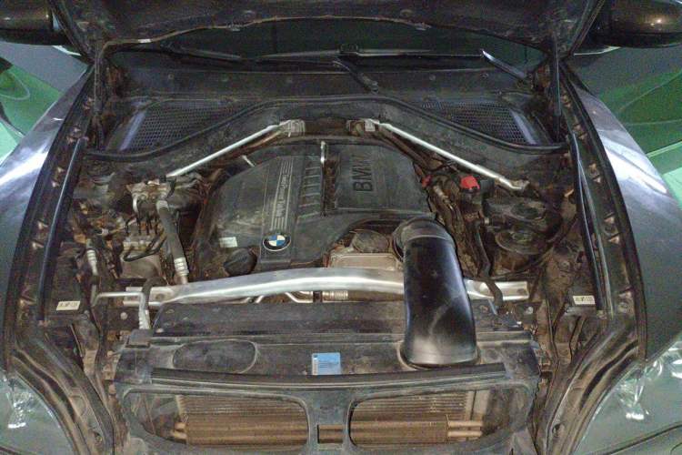 Used BMW X5 2011 xDrive35i Leading Model Engine Bay
