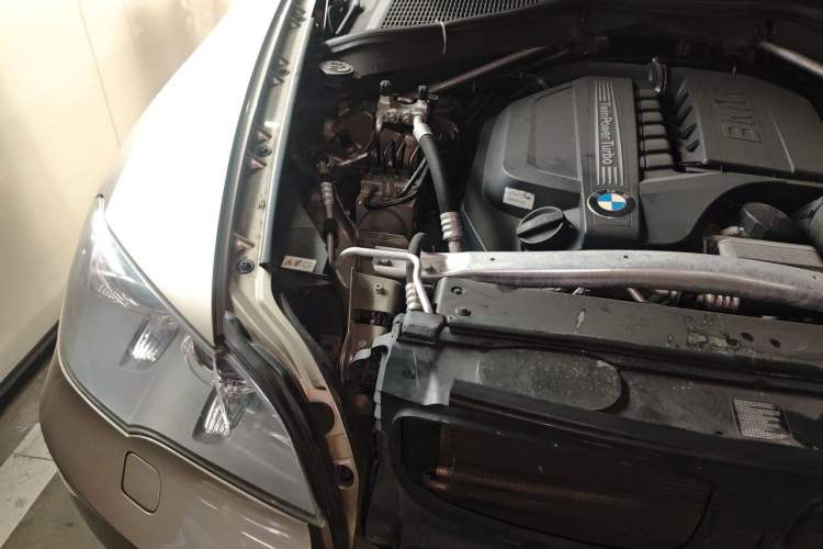Used BMW X5 2011 xDrive35i Luxury Edition Engine Bay Right