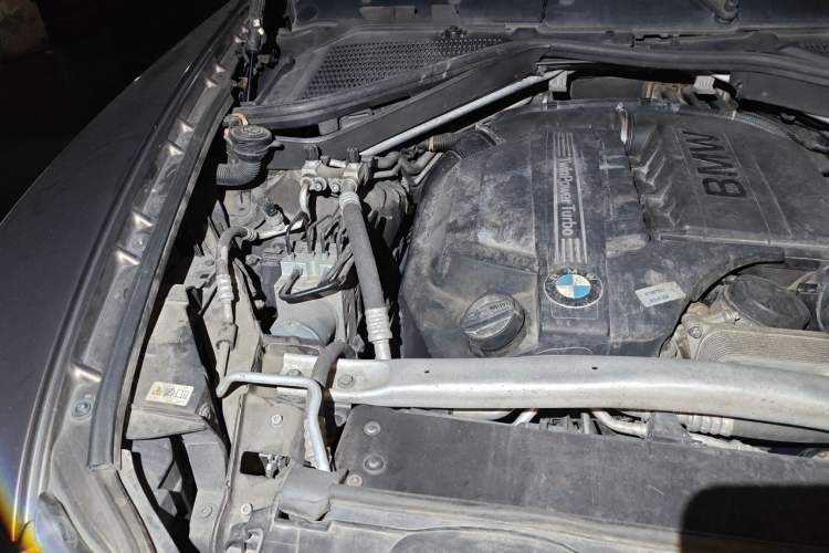 Used BMW X5 2011 xDrive35i Leading Model Engine Bay Right