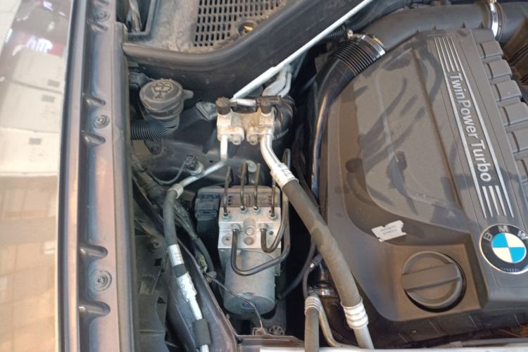 Used BMW X5 2011 xDrive35i Luxury Model Engine Bay Right