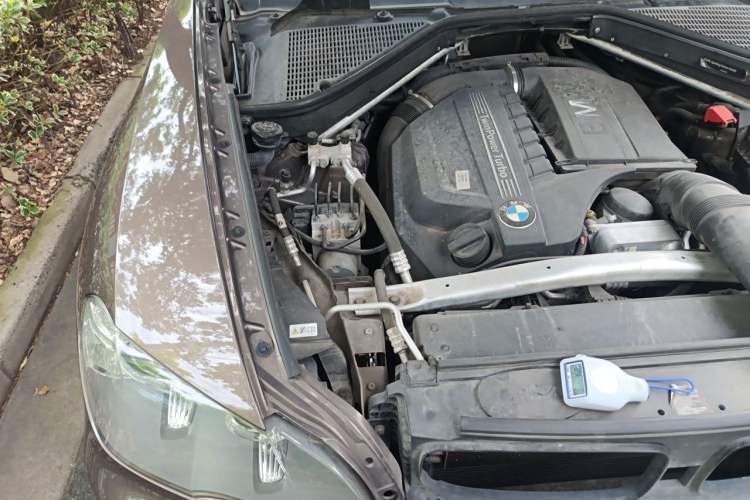 Used BMW X5 2011 xDrive35i Luxury Model Engine Bay Right