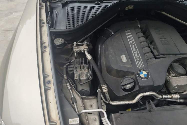Used BMW X5 2011 xDrive35i Leading Model Engine Bay Right
