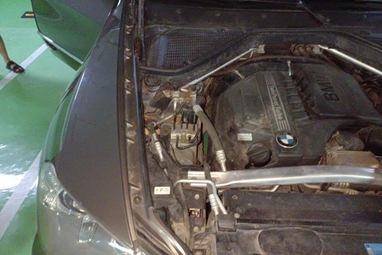 Used BMW X5 2011 xDrive35i Leading Model Engine Bay Right