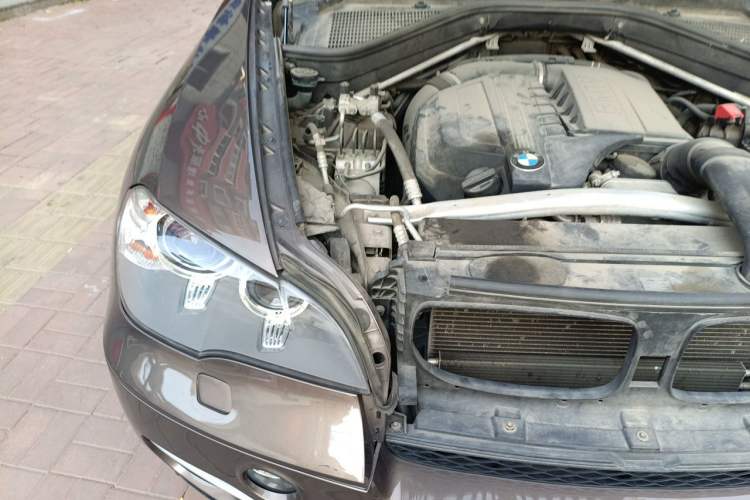 Used BMW X5 2011 xDrive35i Luxury Model Engine Bay Right