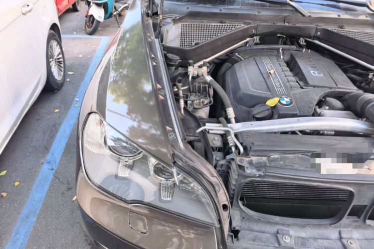 Used BMW X5 2011 xDrive35i U.S. specification Engine Bay Right