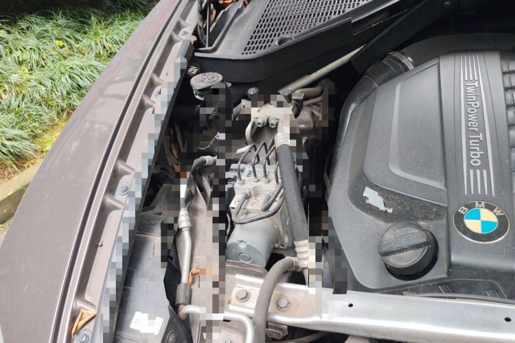 Used BMW X5 2011 xDrive35i Leading Model Engine Bay Right